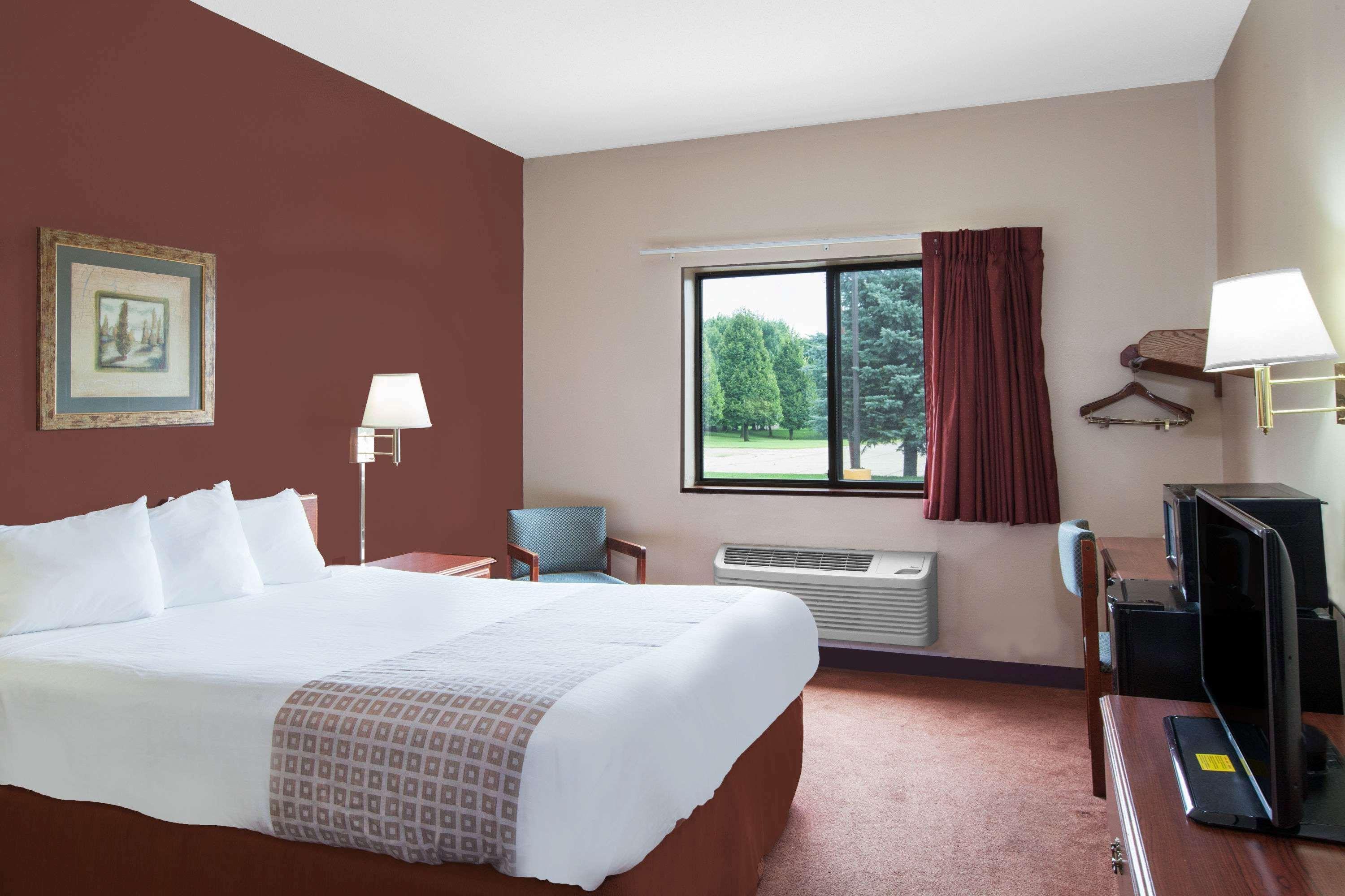 Super 8 By Wyndham Mason City Exterior foto