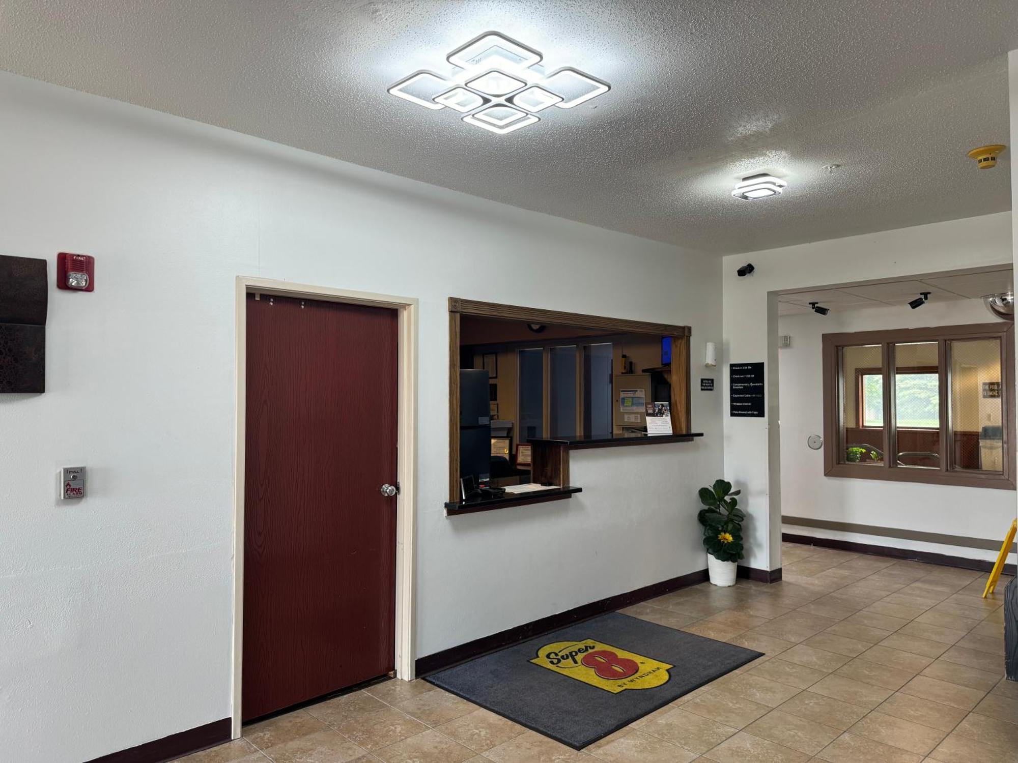 Super 8 By Wyndham Mason City Exterior foto